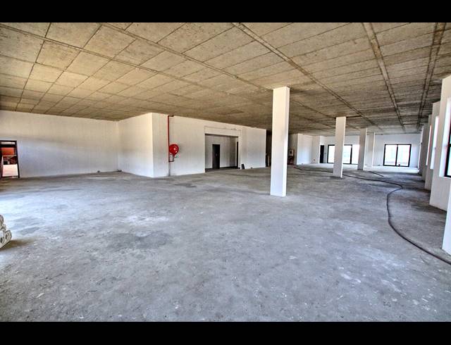 12,925M² WAREHOUSE TO LET IN NORTH RIDING